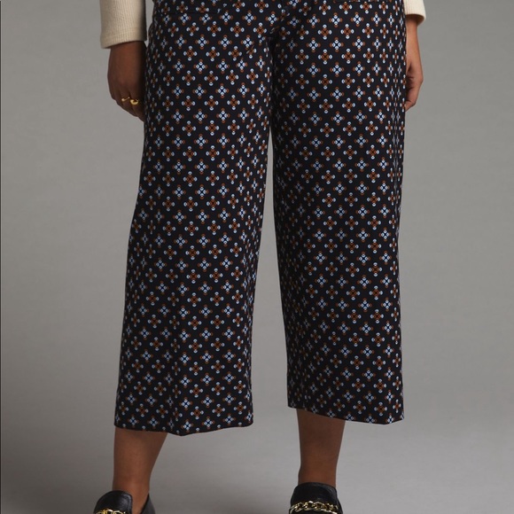 🌸ANTHROPOLOGIE MAEVE PONTE CROPPED PANTS🌸 - Picture 2 of 8